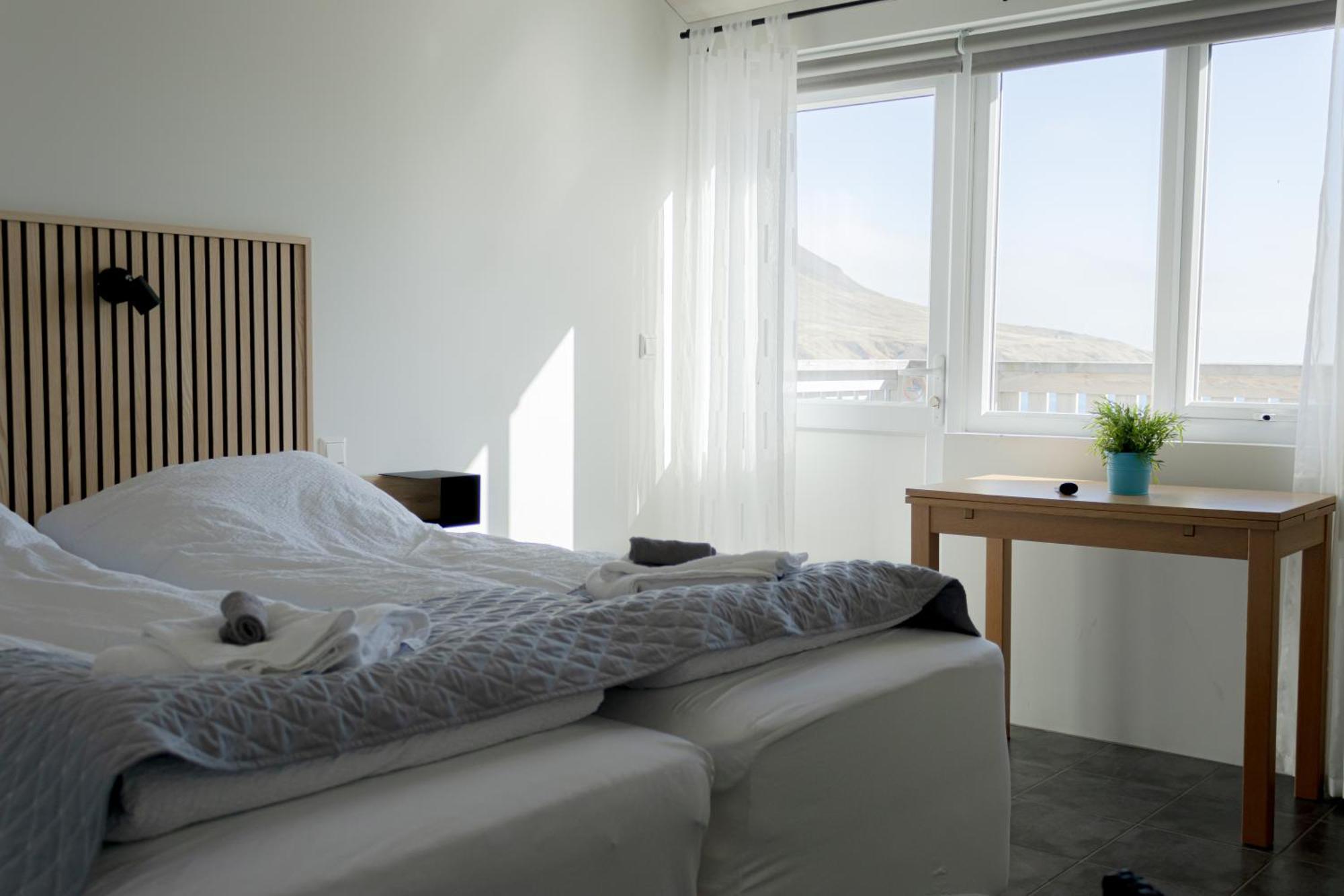 Urdartindur Guesthouse And Cottages Northurfjorthur Exterior foto
